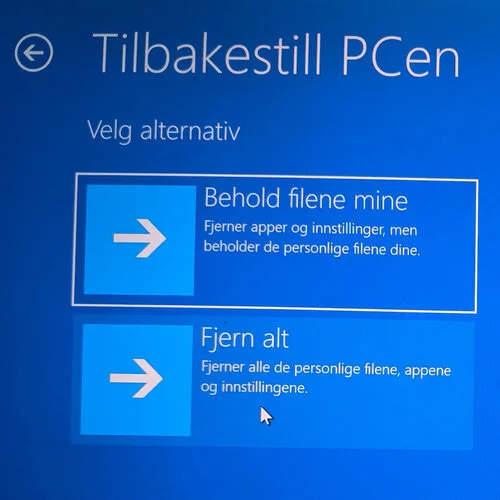 Valg mellom å beholde filer eller fjerne alt ved Windows-tilbakestilling
